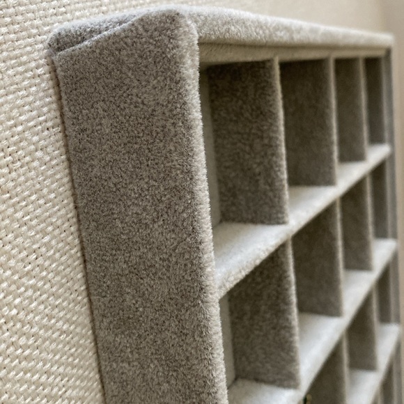 Jewelry Display Storage Organizer Tray Ice Gray Plush Velvet (24 grids) - Picture 3 of 8